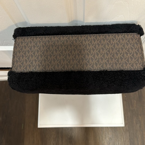 COPY - MICHAEL KORS
SINCLAIR
30F1G5ST7F BROWN/BLK
LG EW GRAB TOTE
LEATHER - Picture 10 of 13